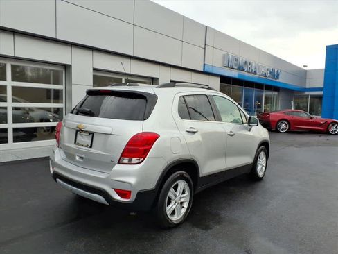 Used 2018 Chevrolet Trax LT w/ LT Convenience Package image 6