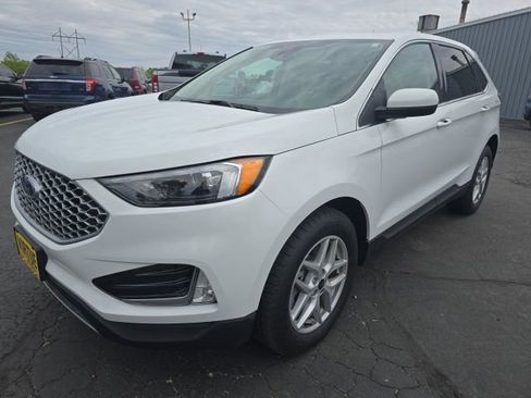 Used 2024 Ford Edge SEL w/ Convenience Package AWD/4WD image 3