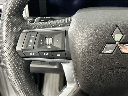 Used 2024 Mitsubishi Outlander SE image 22