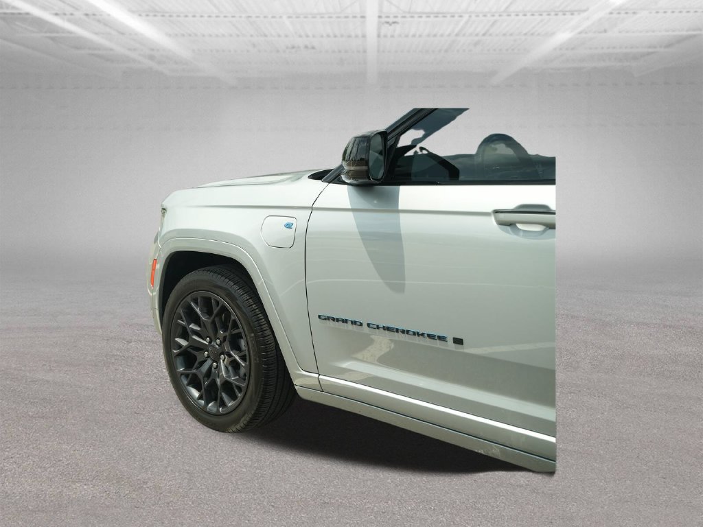 Used 2023 Jeep Grand Cherokee Summit AWD/4WD image 46