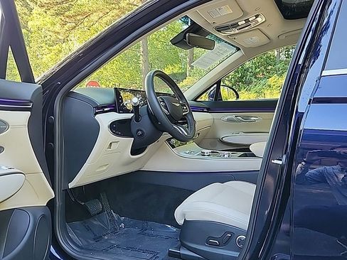 Certified 2026 Genesis GV70 2.5T Advanced AWD/4WD image 6