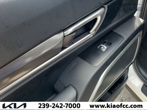 Certified 2024 Kia Telluride S w/ S Sunroof Package FWD image 12