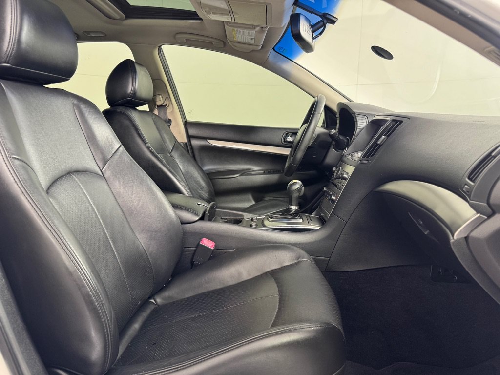Used 2015 INFINITI Q40 w/ Navigation Package RWD image 21