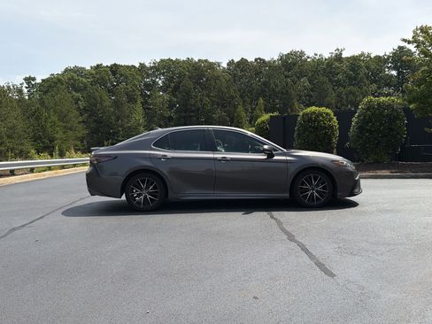 Used 2023 Toyota Camry SE w/ Convenience Package FWD image 5
