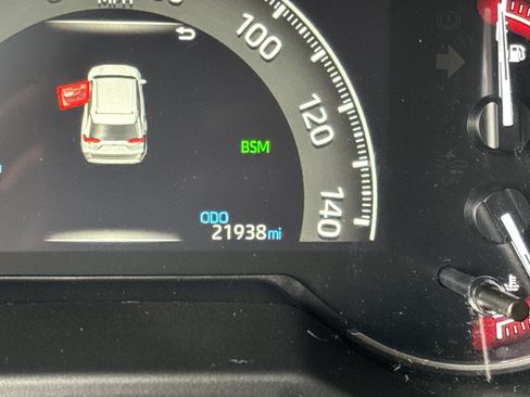 Used 2025 Toyota RAV4 XLE FWD image 25
