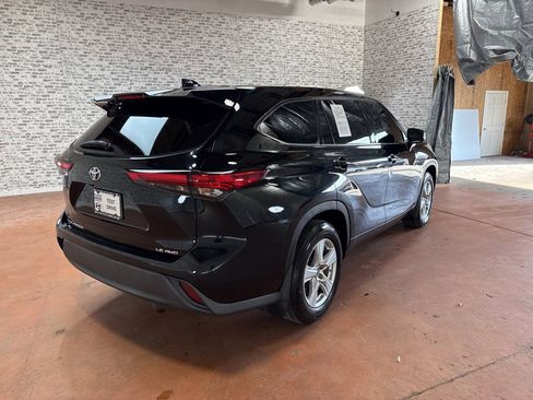 Used 2021 Toyota Highlander LE image 7