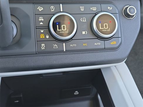 New 2025 Land Rover Defender 130 X-Dynamic SE image 25