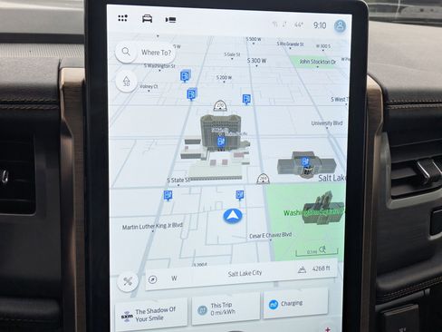 Used 2022 Ford F150 Lightning Lariat image 22