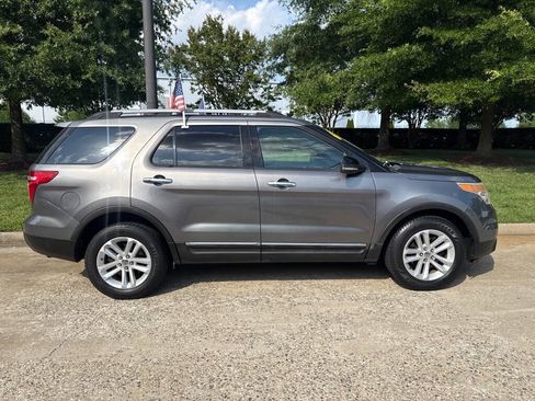 Used 2011 Ford Explorer XLT w/ 202A Rapid Spec Order Code AWD/4WD image 2