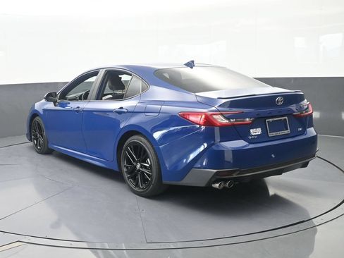 Used 2025 Toyota Camry SE FWD image 4