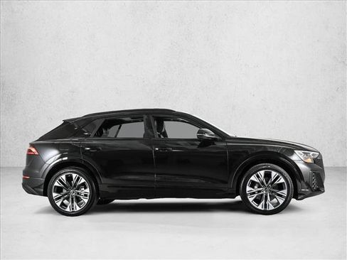 Certified 2025 Audi Q8 Prestige image 4