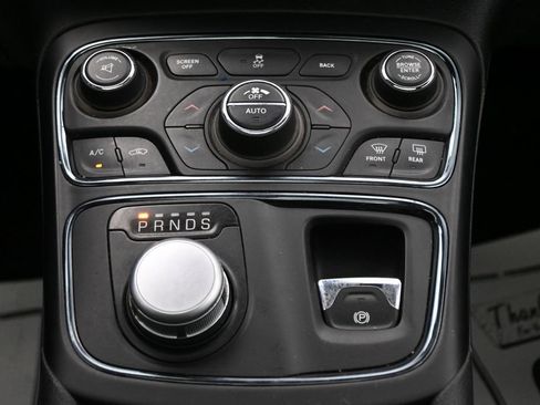 Used 2015 Chrysler 200 S w/ Navigation & Sound Group I FWD image 20