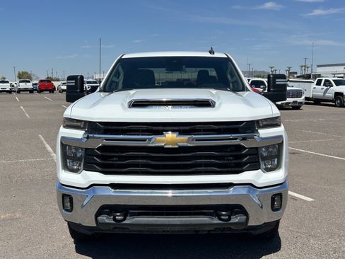 Used 2024 Chevrolet Silverado 2500 LT w/ Convenience Package AWD/4WD image 8