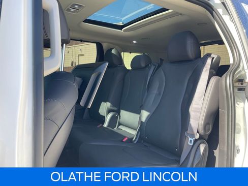 Used 2025 Kia Carnival SX Prestige image 27