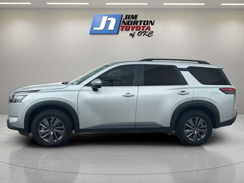 Used 2025 Nissan Pathfinder SV FWD image 8