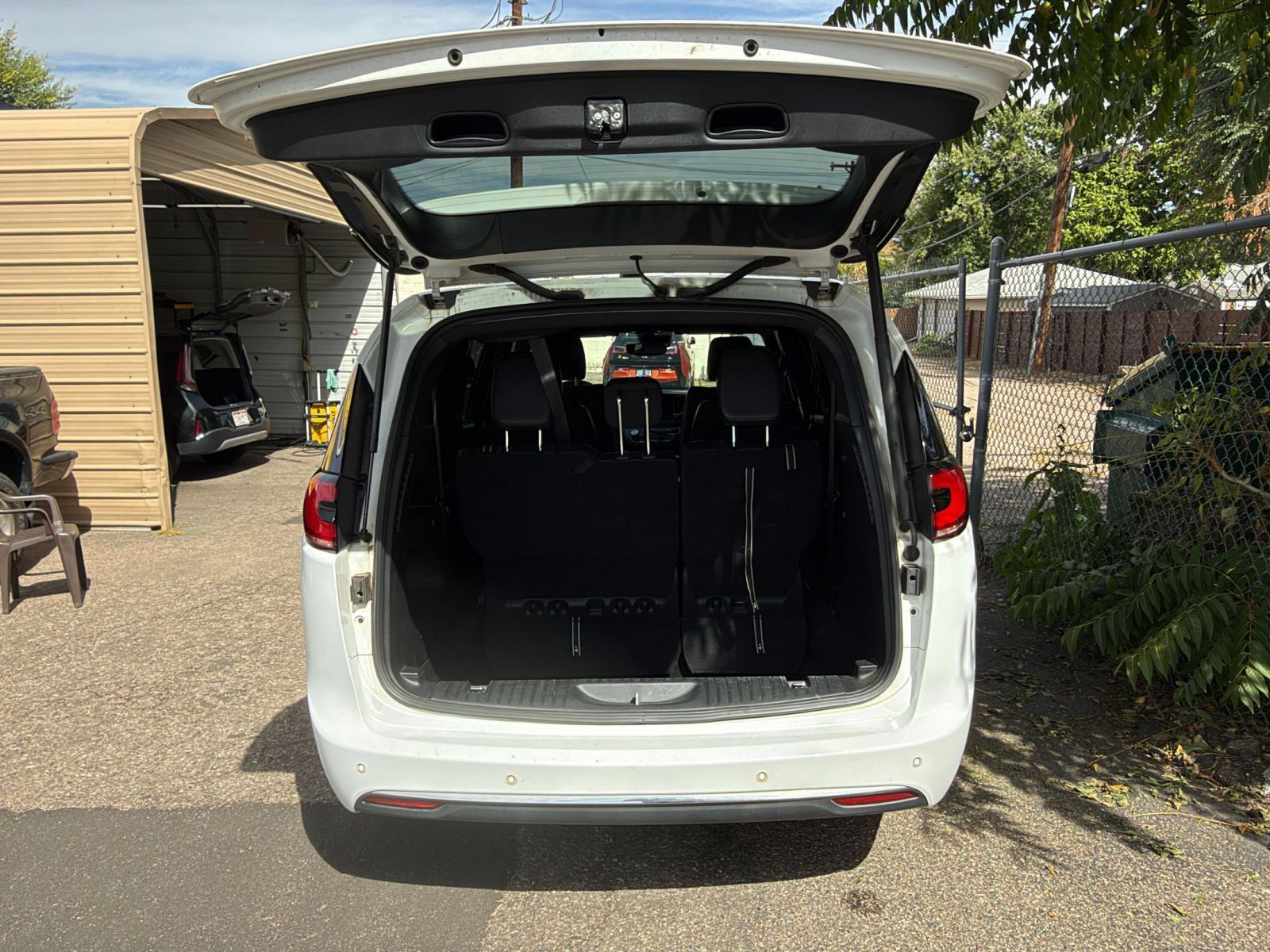 Used 2025 Chrysler Pacifica Select FWD image 33