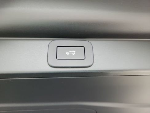 New 2026 Land Rover Range Rover Long Wheelbase SE AWD/4WD image 14