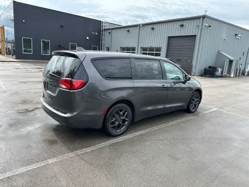 Certified 2020 Chrysler Pacifica Touring w/ S Appearance Package FWD image 17