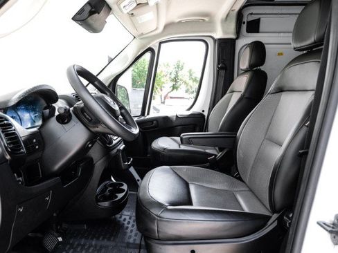 Used 2023 RAM ProMaster 2500 FWD image 3