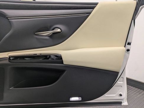 Used 2022 Lexus ES 300h w/ Premium Package FWD image 28