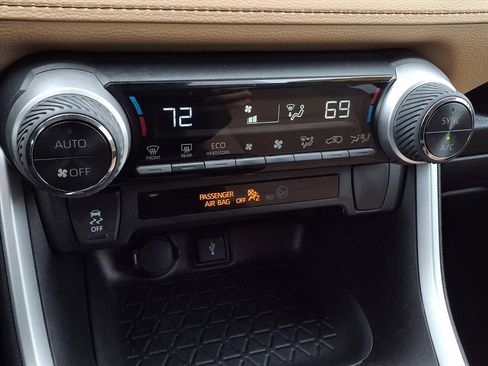 Used 2021 Toyota RAV4 XLE w/ Convenience Package image 15