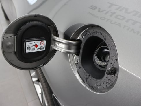 Used 2011 Ford Mustang Shelby GT500 RWD image 32
