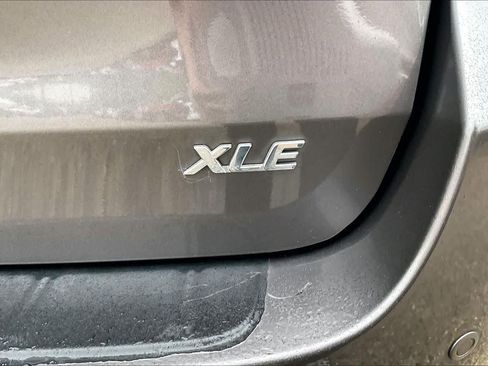 Used 2017 Toyota Sienna XLE w/ XLE Navigation Package image 10