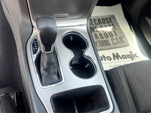 Used 2020 Jeep Grand Cherokee Laredo w/ Security & Convenience Group image 12