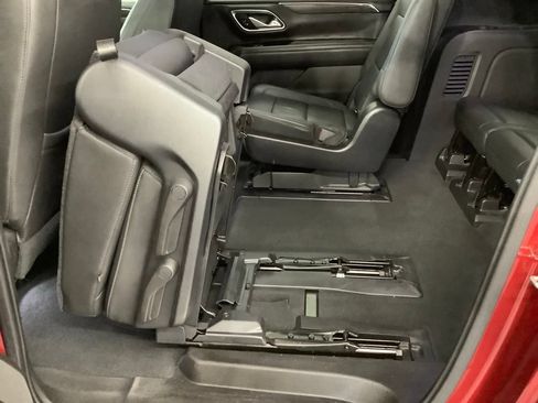 Used 2021 Chevrolet Suburban Z71 w/ Rear Media and Nav Package AWD/4WD image 10