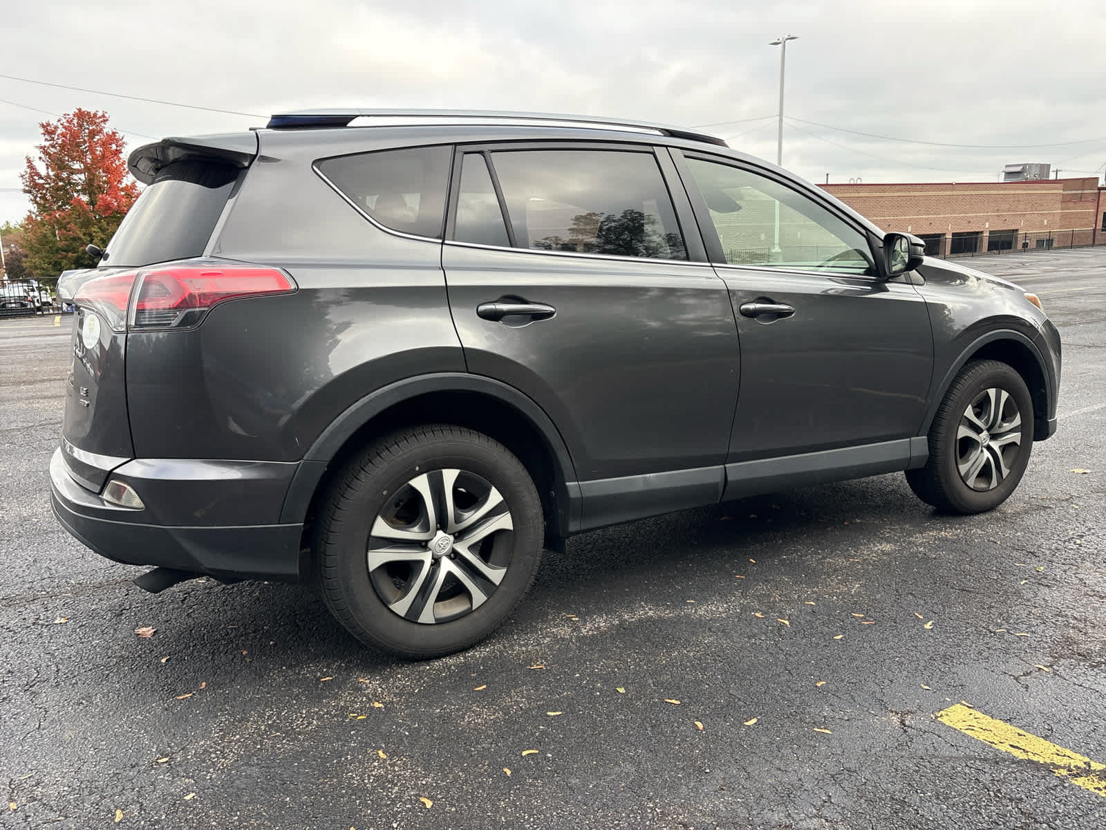 Used 2017 Toyota RAV4 LE AWD/4WD image 14