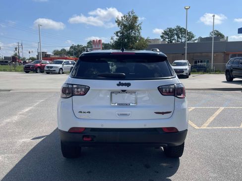 Used 2025 Jeep Compass Trailhawk AWD/4WD image 5