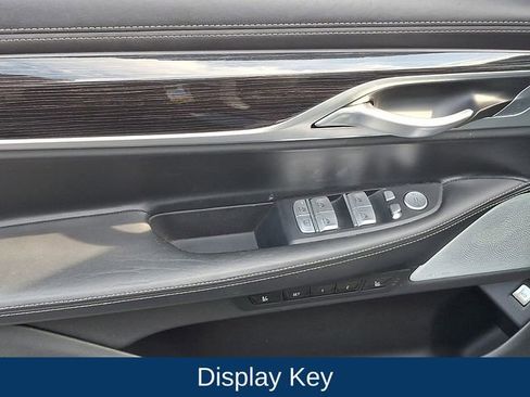 Used 2021 BMW 750i xDrive w/ Executive Package image 22