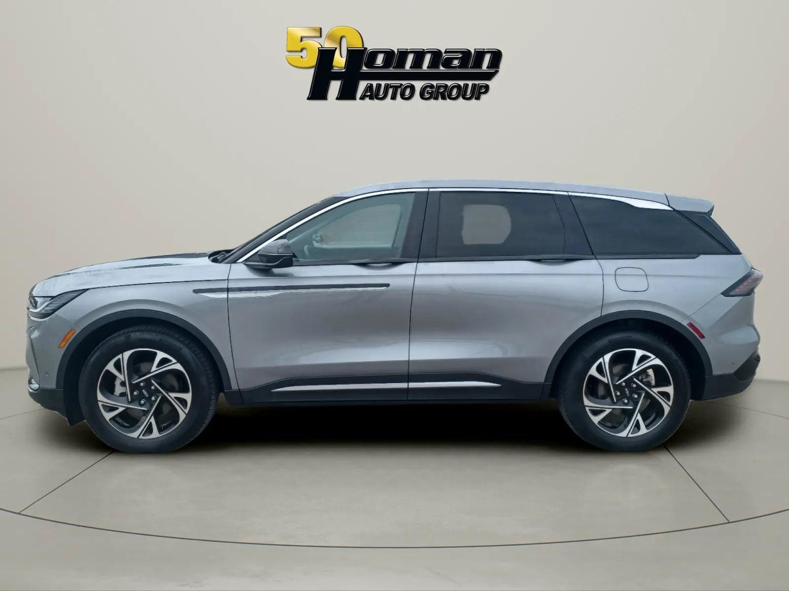 Used 2024 Lincoln Nautilus Premier w/ Equipment Group 102A AWD/4WD image 2