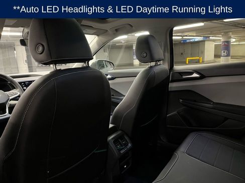 Used 2023 Volkswagen Taos SE w/ Panoramic Sunroof Package image 21