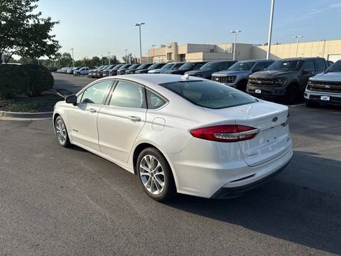Used 2019 Ford Fusion SE FWD image 4