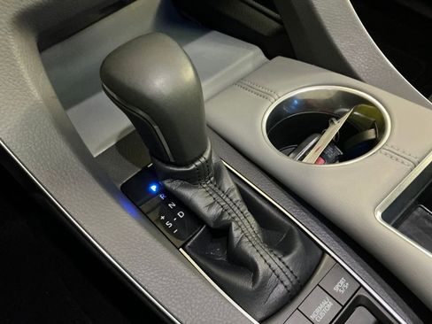 Certified 2019 Toyota Avalon Touring image 22