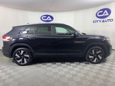 Used 2025 Volkswagen Atlas Cross Sport SE image 2