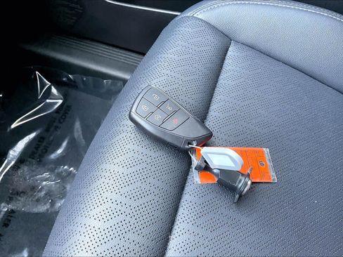 Used 2025 Chevrolet Equinox LT w/ Convenience Package II FWD image 11