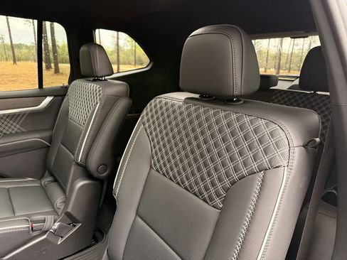 New 2026 GMC Acadia Denali w/ Super Cruise Package FWD image 32