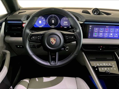 Used 2025 Porsche Macan 4 Electric image 16