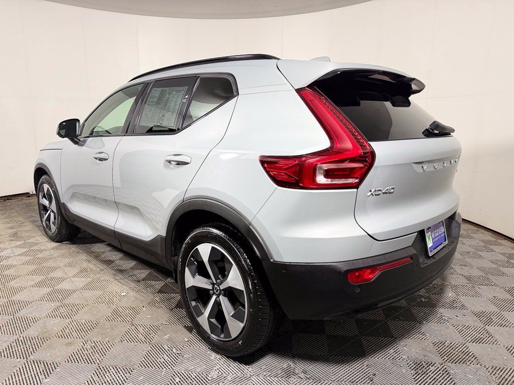 Used 2024 Volvo XC40 B5 Plus w/ Protection Package Premier AWD/4WD image 4