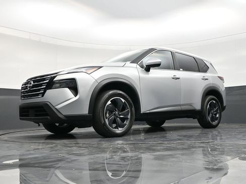 Used 2024 Nissan Rogue SV image 21