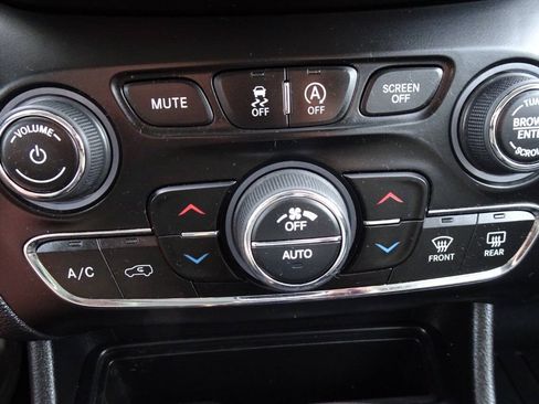 Used 2020 Jeep Cherokee Limited AWD/4WD image 25
