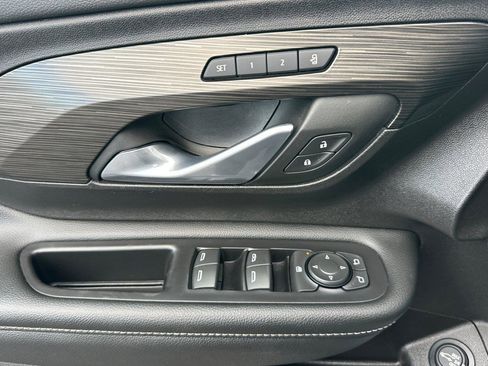 Used 2024 GMC Terrain SLT image 10