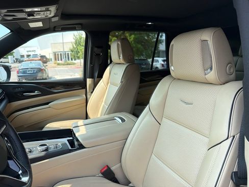 Used 2023 Cadillac Escalade Premium Luxury AWD/4WD image 22