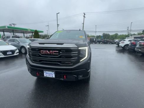 Used 2022 GMC Sierra 1500 AT4 w/ AT4 Premium Package AWD/4WD image 3