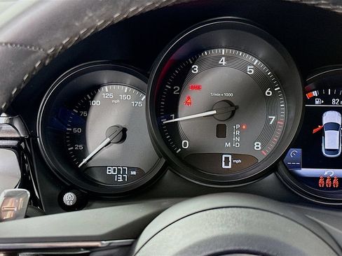 Certified 2025 Porsche Macan AWD/4WD image 13