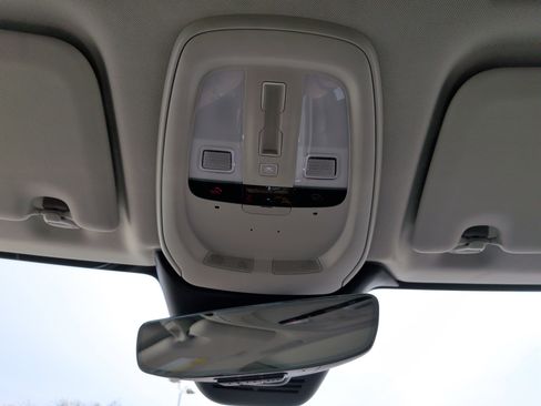 Used 2025 Volvo XC60 B5 Plus image 27