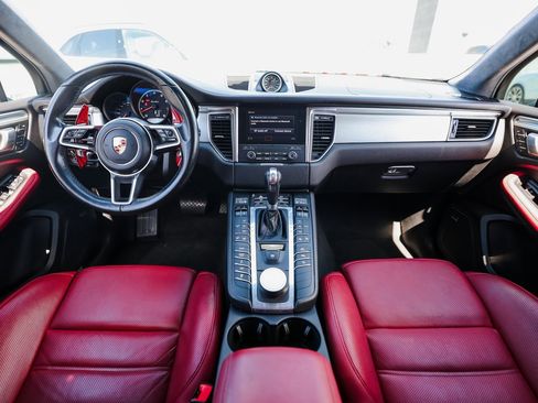 Certified 2018 Porsche Macan Turbo image 24