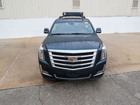 Used 2020 Cadillac Escalade Luxury image 4